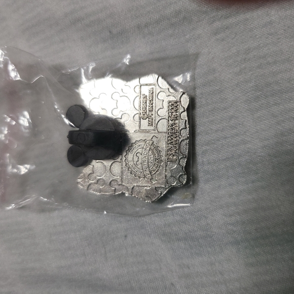 5/$20 Disney Pin - Picture 2 of 2